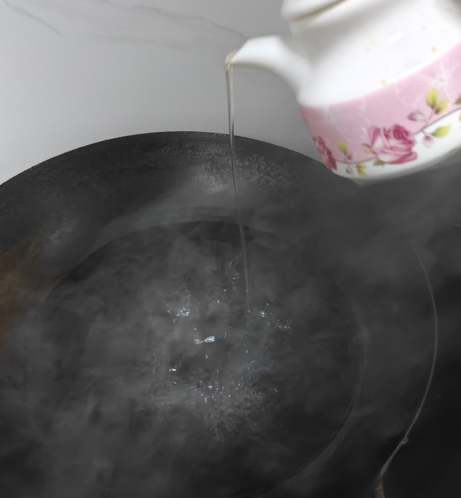 水烧开后放一点油